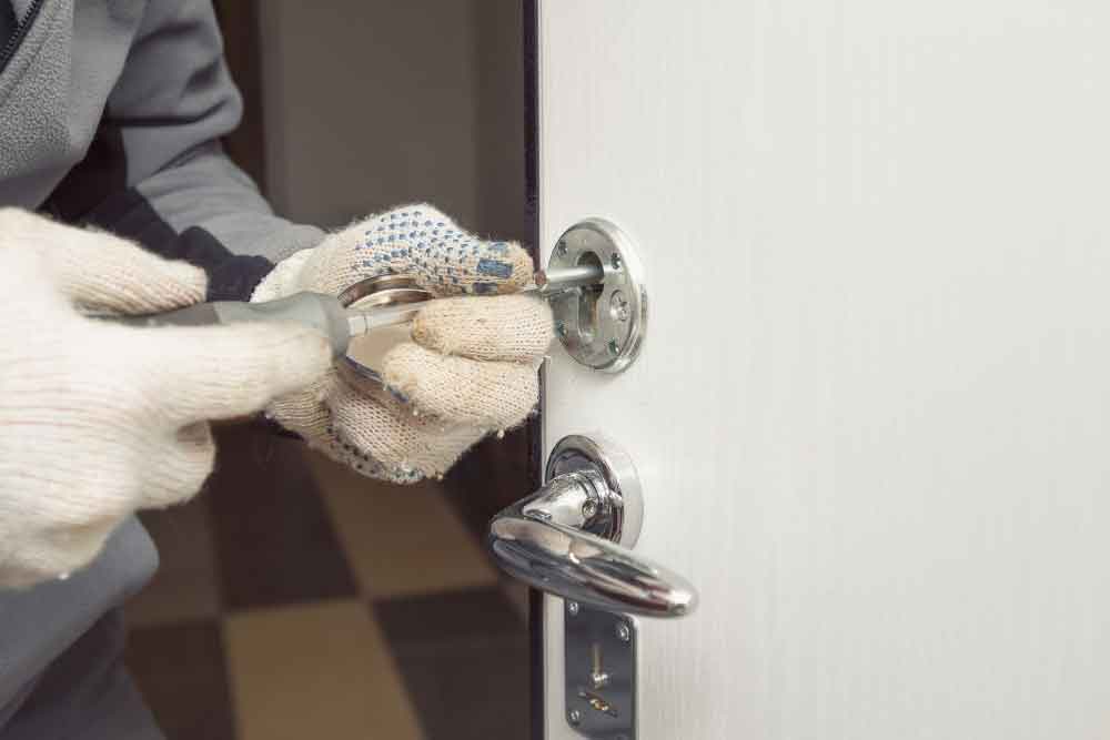 Hiring Tarzana Locksmith