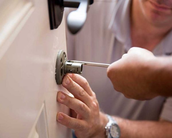 Commercial-Locksmith-Services-Tarzana